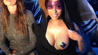 Ники Минаж разбуни духовете на Седмицата на модата в Париж (ВИДЕО 18+)