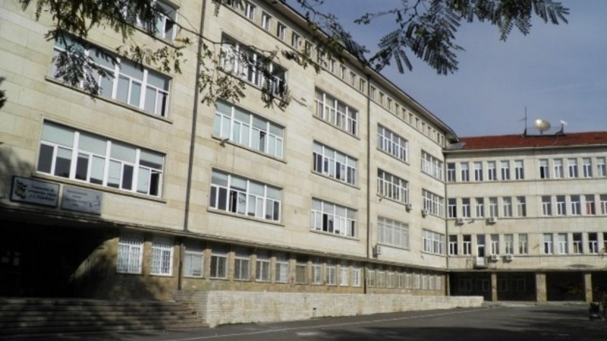 Ученици от две гимназии се обединиха, за да спасят живота на бургаска майка