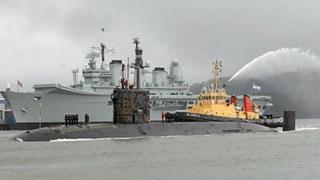 Чертежи на атомна подводница се озоваха в британски благотворителен магазин (СНИМКИ)