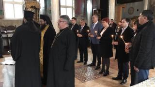 Цветанов направи дарение от името на ГЕРБ на църквата „Св. Кирил и Методий“ в Монтана (СНИМКИ)