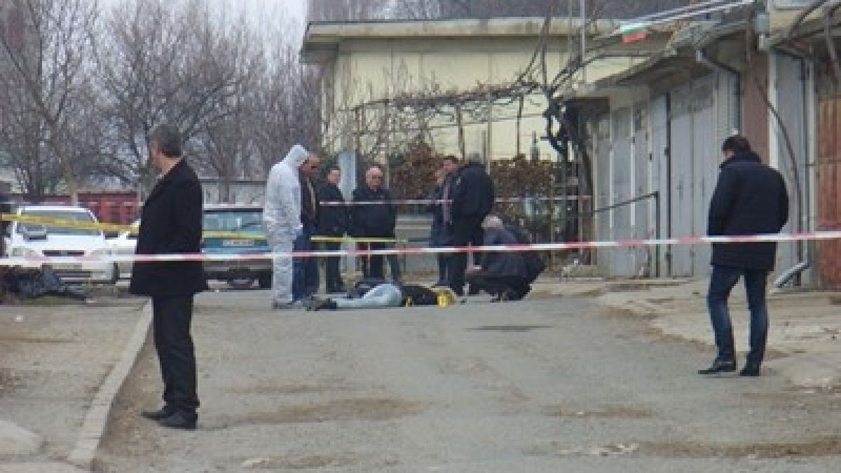 Появиха се нови потресаващи кадри от двойната смърт в Казанлък (СНИМКИ/ВИДЕО 18+)