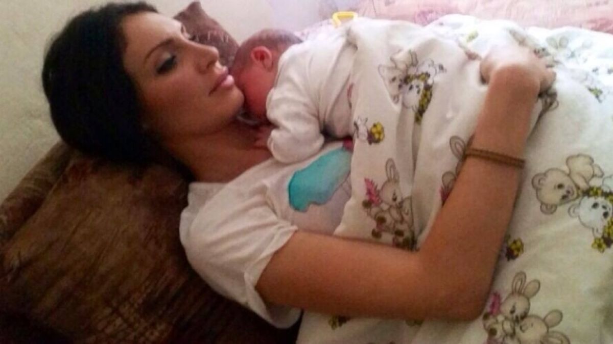 Черната Златка показа сина си, получила джип "Ауди" от Миро по случай раждането (СНИМКИ)