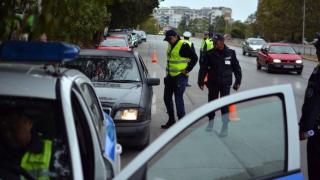 Извънредно в БЛИЦ! Акция в цяла София! Тарашат мерцедеси, БМВ-та и аудита на баровци в търсене на кокаин!