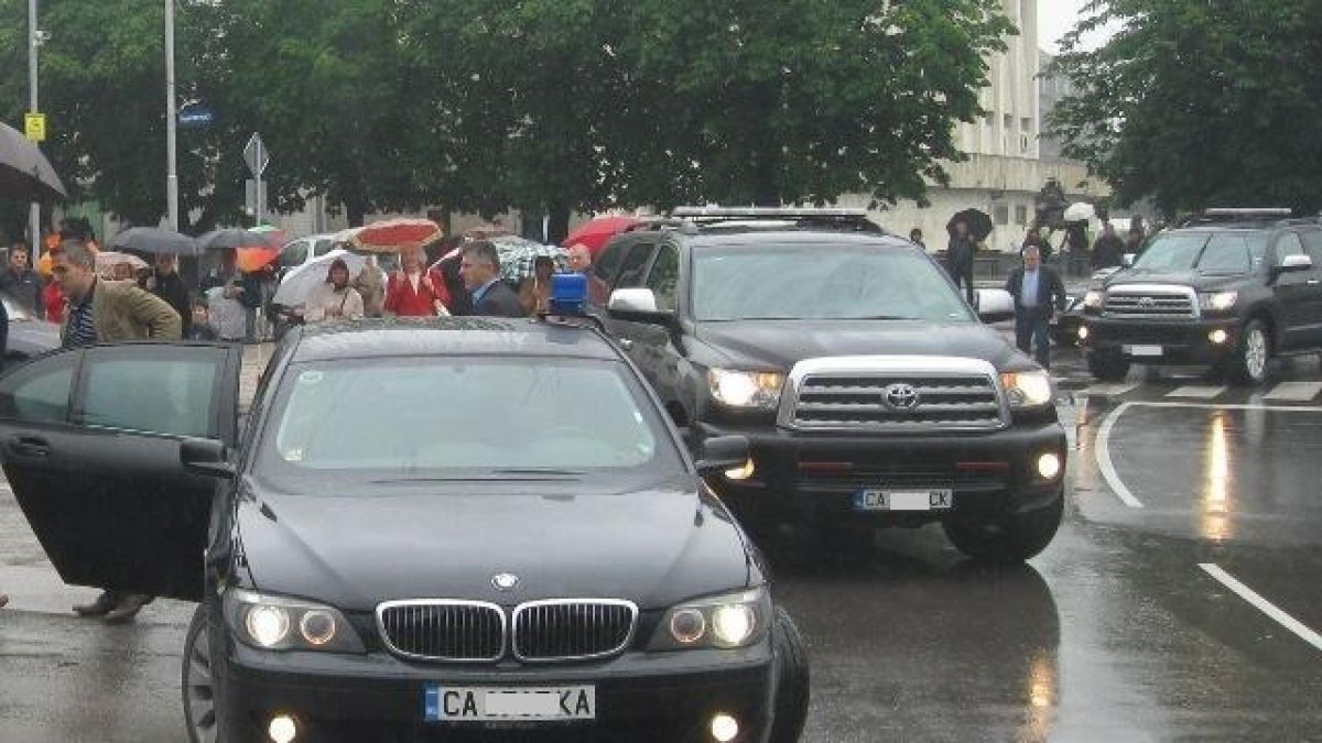 Наглостта на Герджиков няма граници! Министрите му продължават да яздят мерцедесите на НСО! 