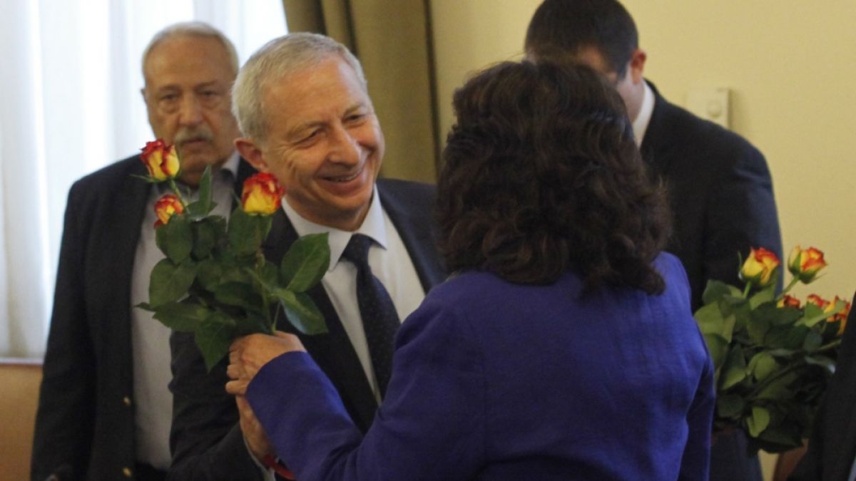И Министерски съвет празнува 8 март, ето какви цветя подари Герджиков (СНИМКИ)