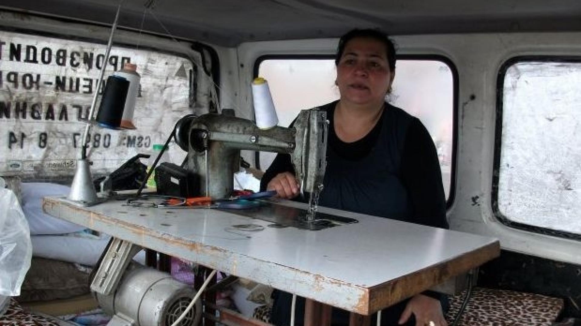 Шивашки цех в бус? Това може да се види само в "Столипиново"! (СНИМКИ)