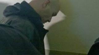 Съдът не пожали наркомана Петко, намушкал с нож охранител пред майка си