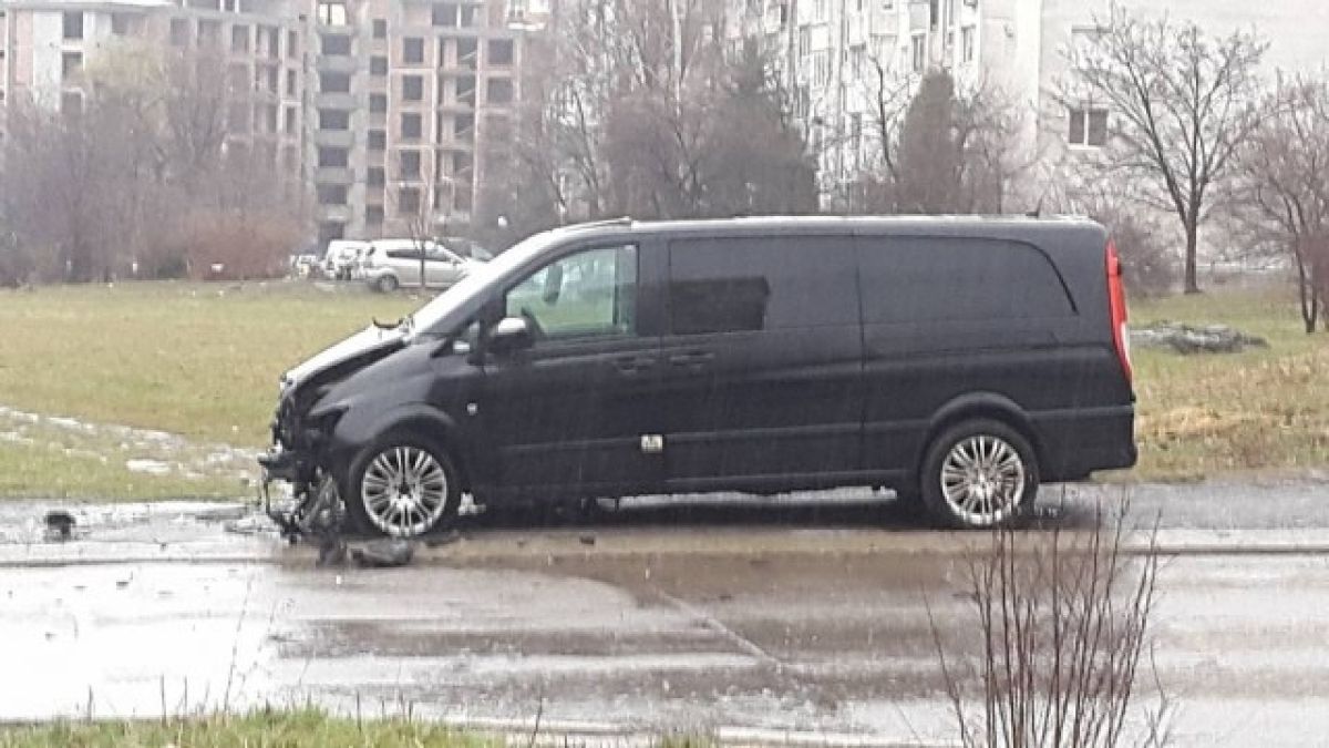 От последните минути! Взривеният бус в "Младост" 4 е на знаков бизнесмен! Ето кой е