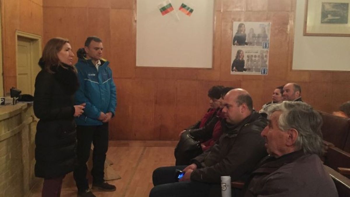 Николина Ангелкова: Поемам ангажимент пътят София-Самоков-Дупница да бъде рехабилитиран