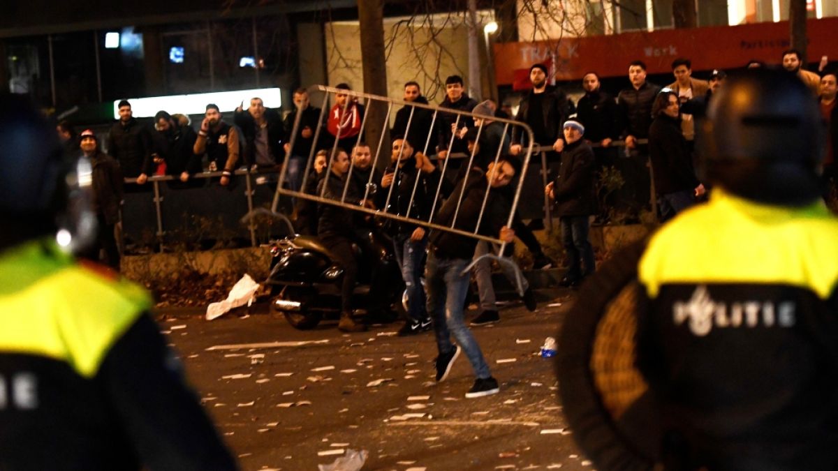В Ротердам е страшно, мюсюлманският кмет обяви извънредно положение! (ВИДЕО/СНИМКИ) 