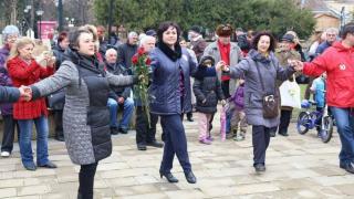 Корнелия Нинова смело от родното място на Борисов: Щеше да е хубаво да стоим пред вас с човека от Банкя, но той се скри