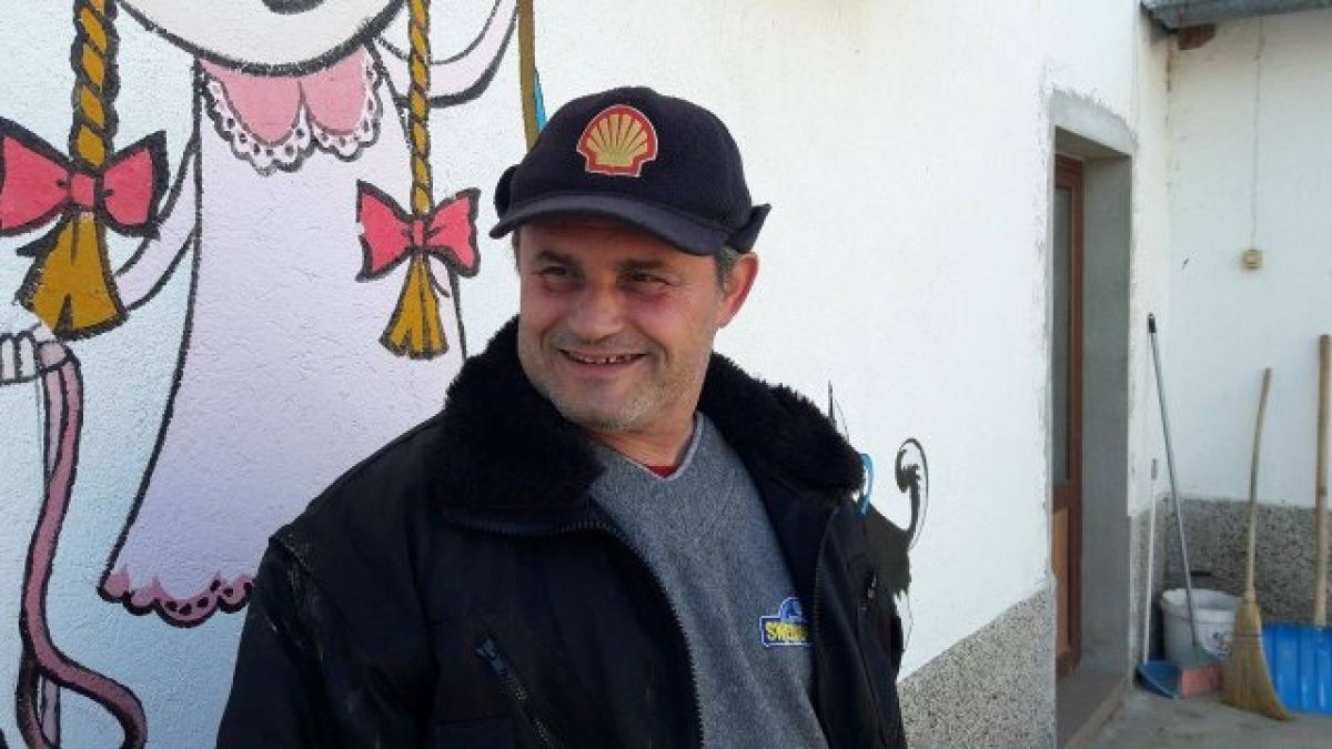 Ловец хвана маймуна беглец на покрив на пловдивски хипермаркет 