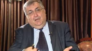 Близнашки захапа Герджиков: Хубаво е да си мери приказките
