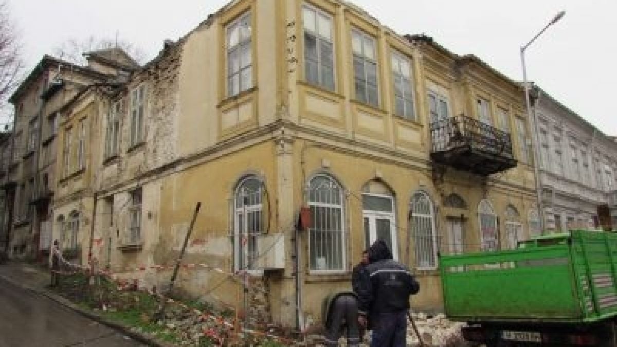 Рухна част от къща в центъра на Шумен
