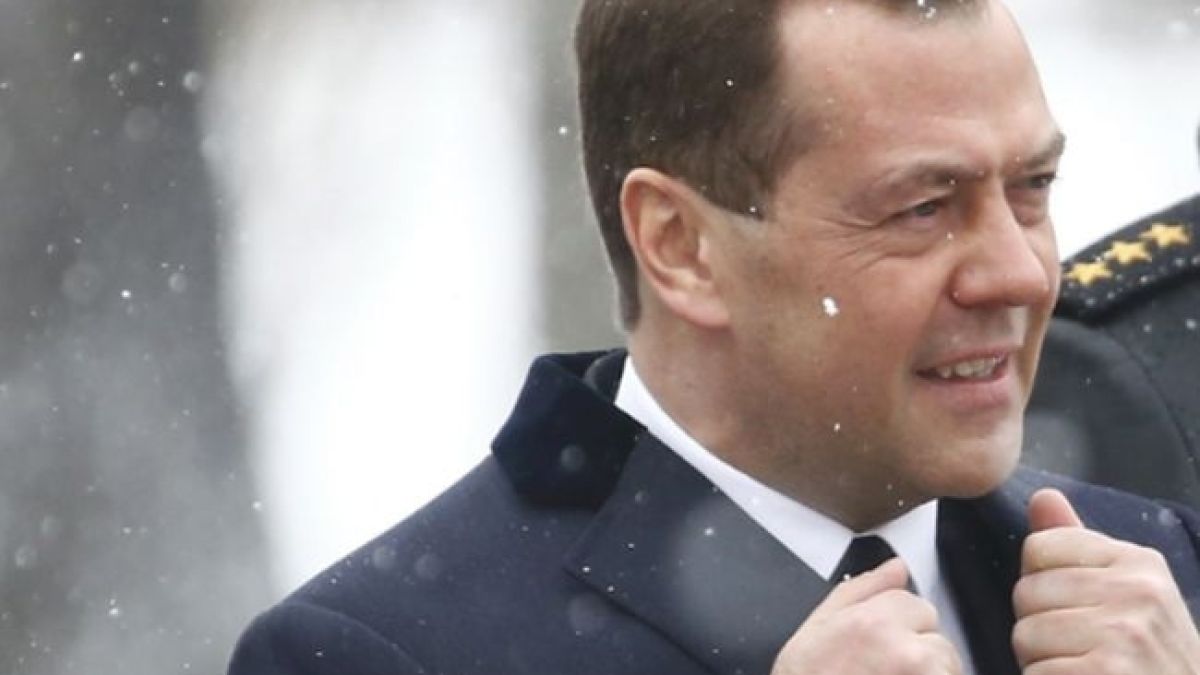 Дмитрий Медведев се гътна на легло, отменя по спешност всичките си срещи