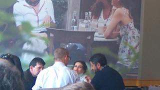 Калпакчиев се покри в чужбина, пак не отговори за уличаващите го фотоси