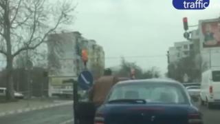 Заблуден водач влезе в насрещното до хотела на Ванко 1, друг го погна (ВИДЕО)