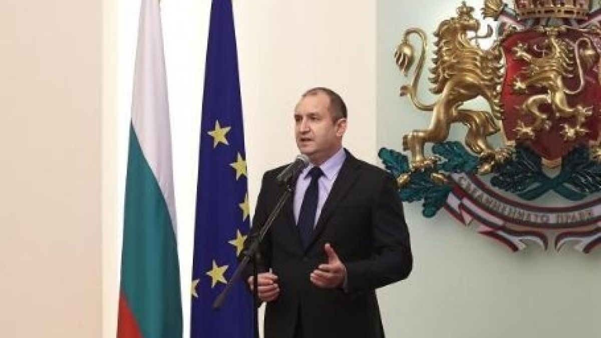 Румен Радев назначи 9 известни юристи в Правния съвет към президентството 