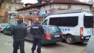 Полицаи с кучета налазиха Алеята на любовта, сецнаха бизнеса на жриците (СНИМКИ)