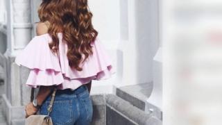 Когато видите коленете им, ще разберете защо тези дънки предизвикаха модна война и редица негативни коментари (СНИМКИ)