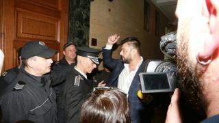 Бареков първо пред БЛИЦ за бесния екшън на сбирката на Лозан Панов: Съдът си свали днес гащите! (СНИМКИ)