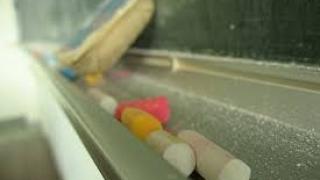 От МОН успокояват: Няма да съкращаваме учители 