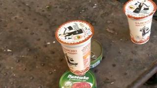 Бежанците се правят на далавераджии, вижте каква схема с храна развъртяха (ВИДЕО)