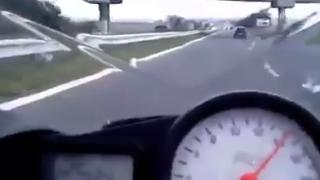 Ето ги безсмъртните от Бургас! Яростни джигити си спретнаха гонка с 260км/ч в час пик (ВИДЕО)