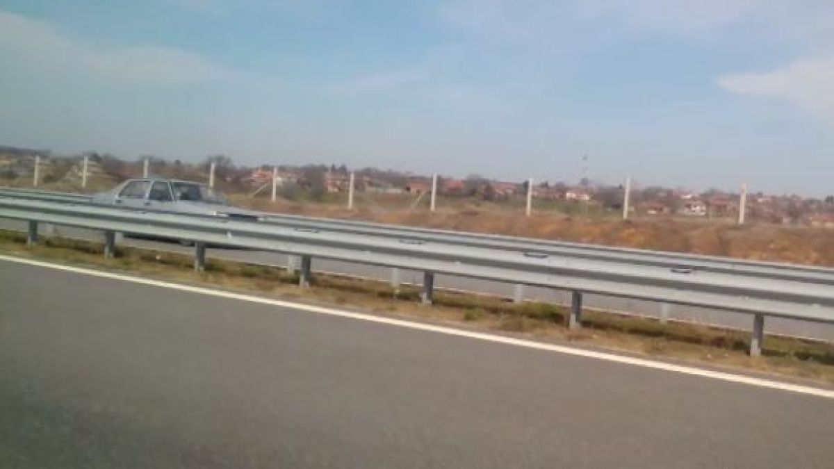 Ще ви се изправи косата! Джигит лети в насрещното на АМ "Марица" (ВИДЕО)