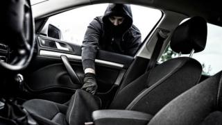 Нова мода плъзна в Бургаско! Шанаджии крадат регистрационни табели, за да бомбят бензиностанции