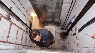 Пожар горя в асансьорна шахта в София, пламнал от гнусна небрежност
