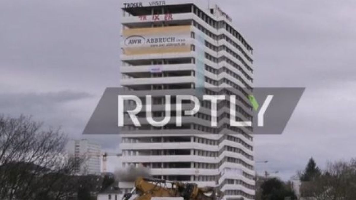 Мощен взрив превърна в руини знакова сграда в Бон (ЗРЕЛИЩНО ВИДЕО)