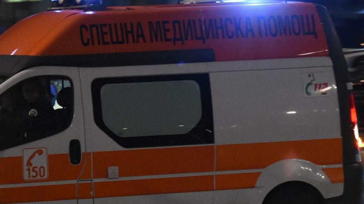 Дете без колан изхвърча от седалката си при катастрофа в Каблешково
