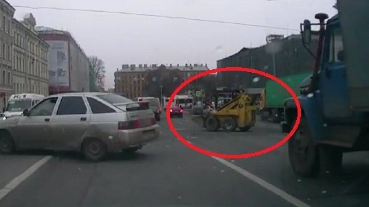 Невиждано: Фадрома беснее на задни колела на улица, колите бягат панически (ВИДЕО)