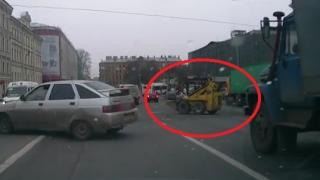 Невиждано: Фадрома беснее на задни колела на улица, колите бягат панически (ВИДЕО)