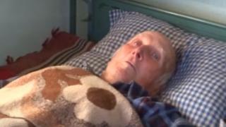 Има надежда: Добри хора от България и чужбина подадоха ръка на потрошения самотник дядо Васил от Кърнаре (ВИДЕО)