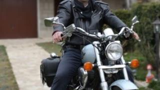 Само в БЛИЦ: Валентин Николов - депутатът от ГЕРБ, който брани енергетикта, кара мотори и учи внука си на патриотизъм