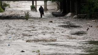 Първо в БЛИЦ: Дете падна във Владайска река! Ето какво се случва!