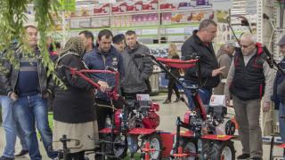Изцяло обновеният „Практикер“ в град Бургас отвори врати (СНИМКИ)