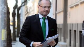 Лозан Панов карал шофьора си да му глади сакото и да купува вина на любовницата му 