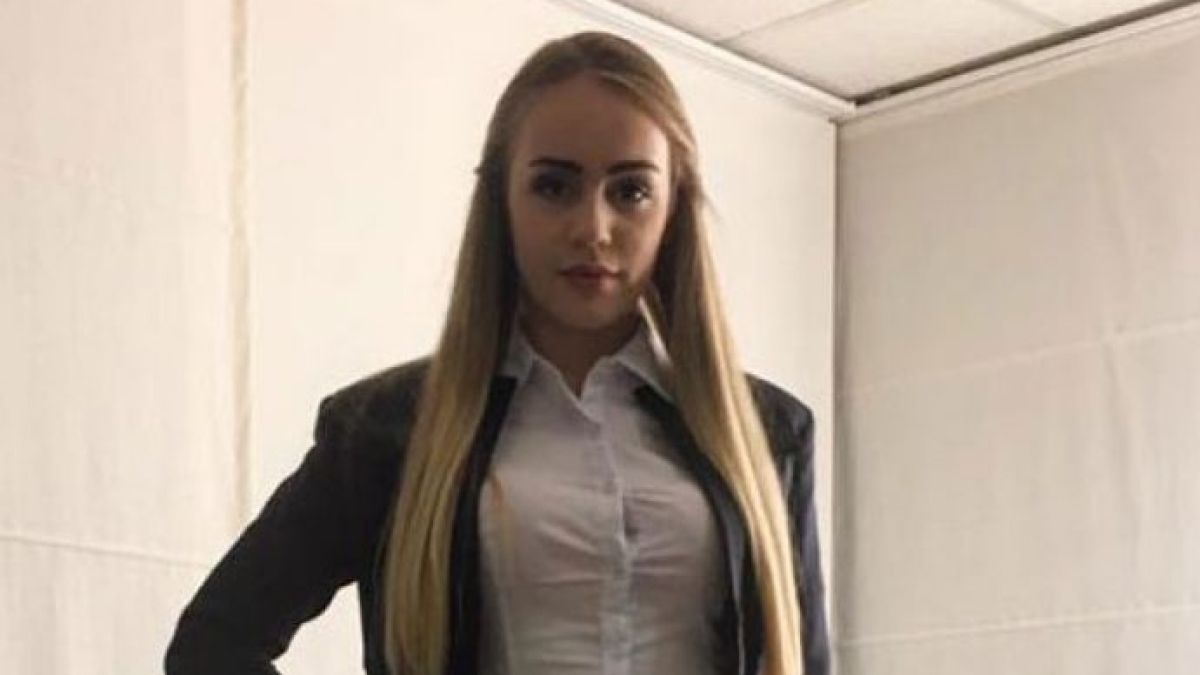 Красавицата Алекс Апостолова, която лъсна, задоволявайки се с четка за коса, в световен порносайт проговори! Ето цялата истина!