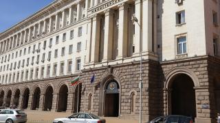 Важно за студентите, които са меркалии да работят в държавната администрация