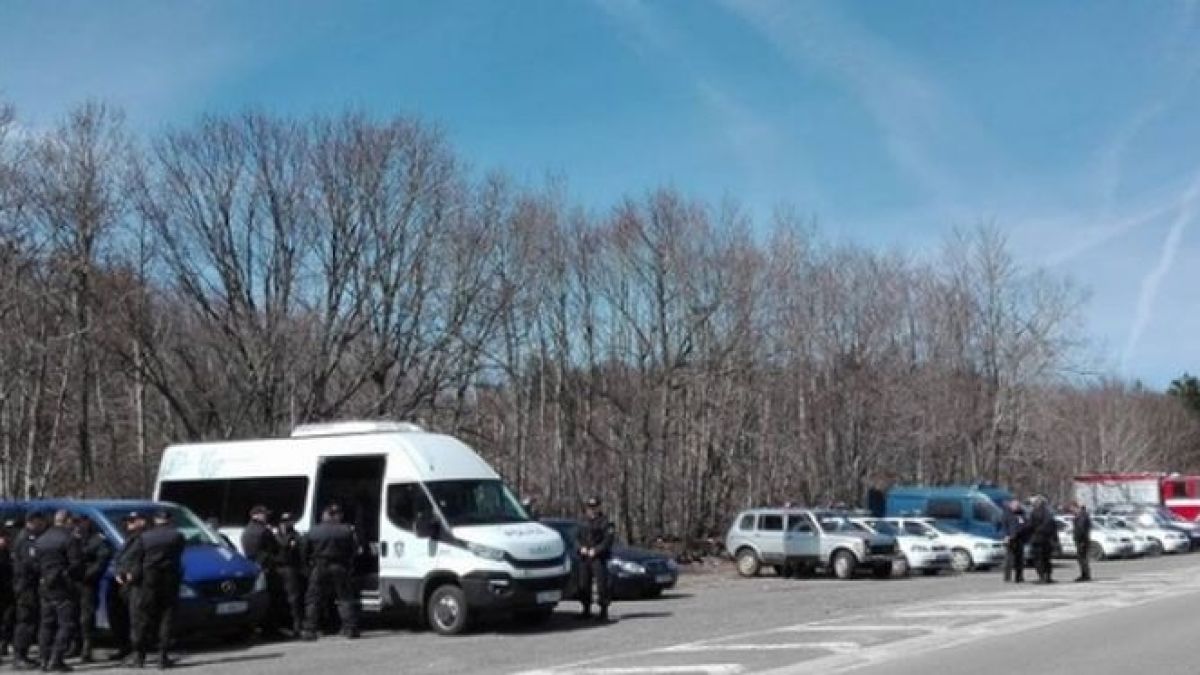 Боят настана! Опълчение на патриотите заварди "Капитан Андреево", няма да пускат автобуси с изселници за изборите! (СНИМКИ/ВИДЕО)