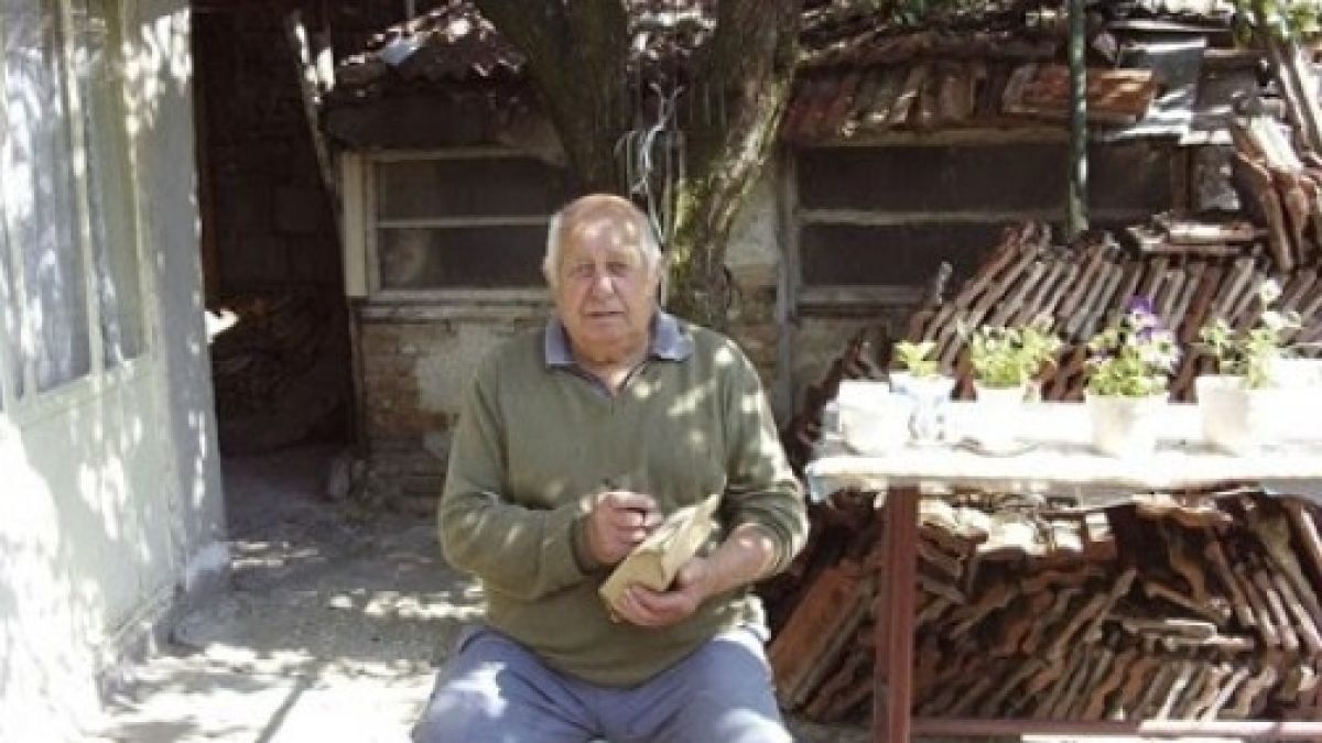 Рецептата на известния билкар Бай Кольо, помогнал на стотици болни: Смесвате 2 съставки и махате очилата!