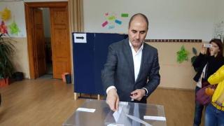 Символика! Цветанов пусна гласа си, но го направи по любопитен начин (СНИМКИ)