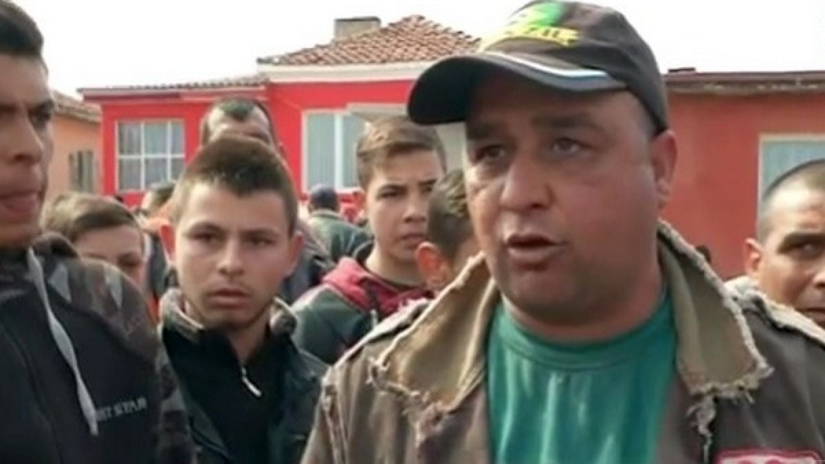 Цирк! Арестуваният ром провокирал полицаи, излъгал, че ченгетата го ритали и били