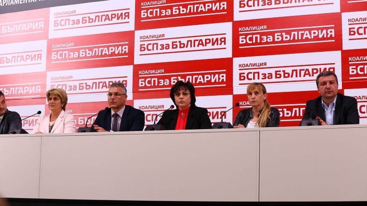 Корнелия Нинова събира своите на "Позитано" 20