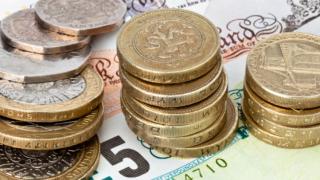 Deutsche Bank с шокираща прогноза: Паундът ще се срине до края на годината! 