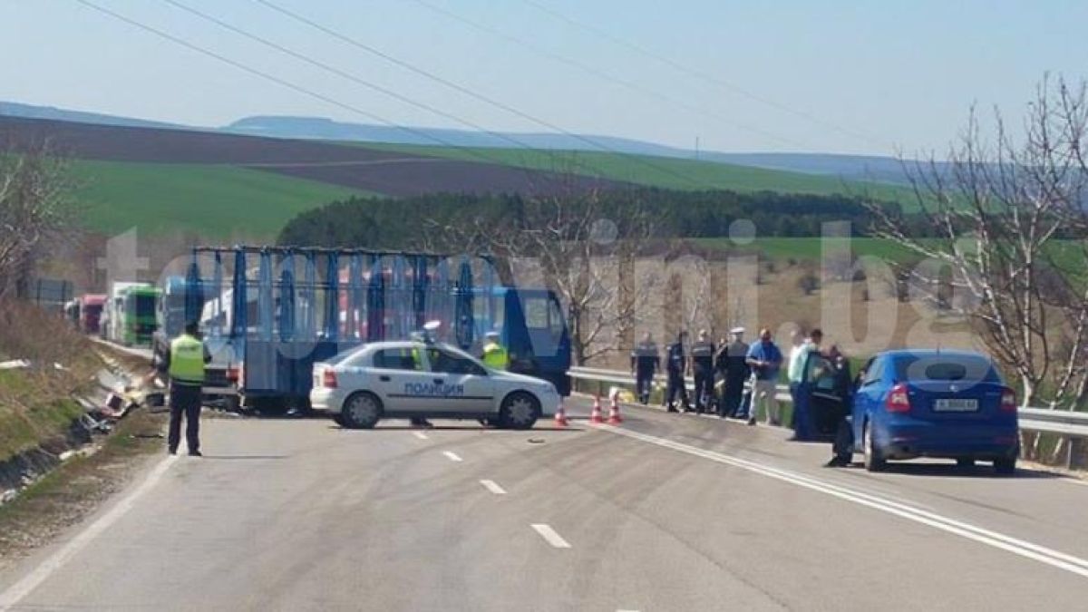 Подробности около кървавата катастрофа край Шумен, загиналият е млад мъж (СНИМКИ)