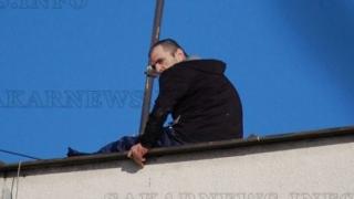 ВИДЕО показва последните секунди на самоубиеца Петър, който се хвърли от блок в Харманли 